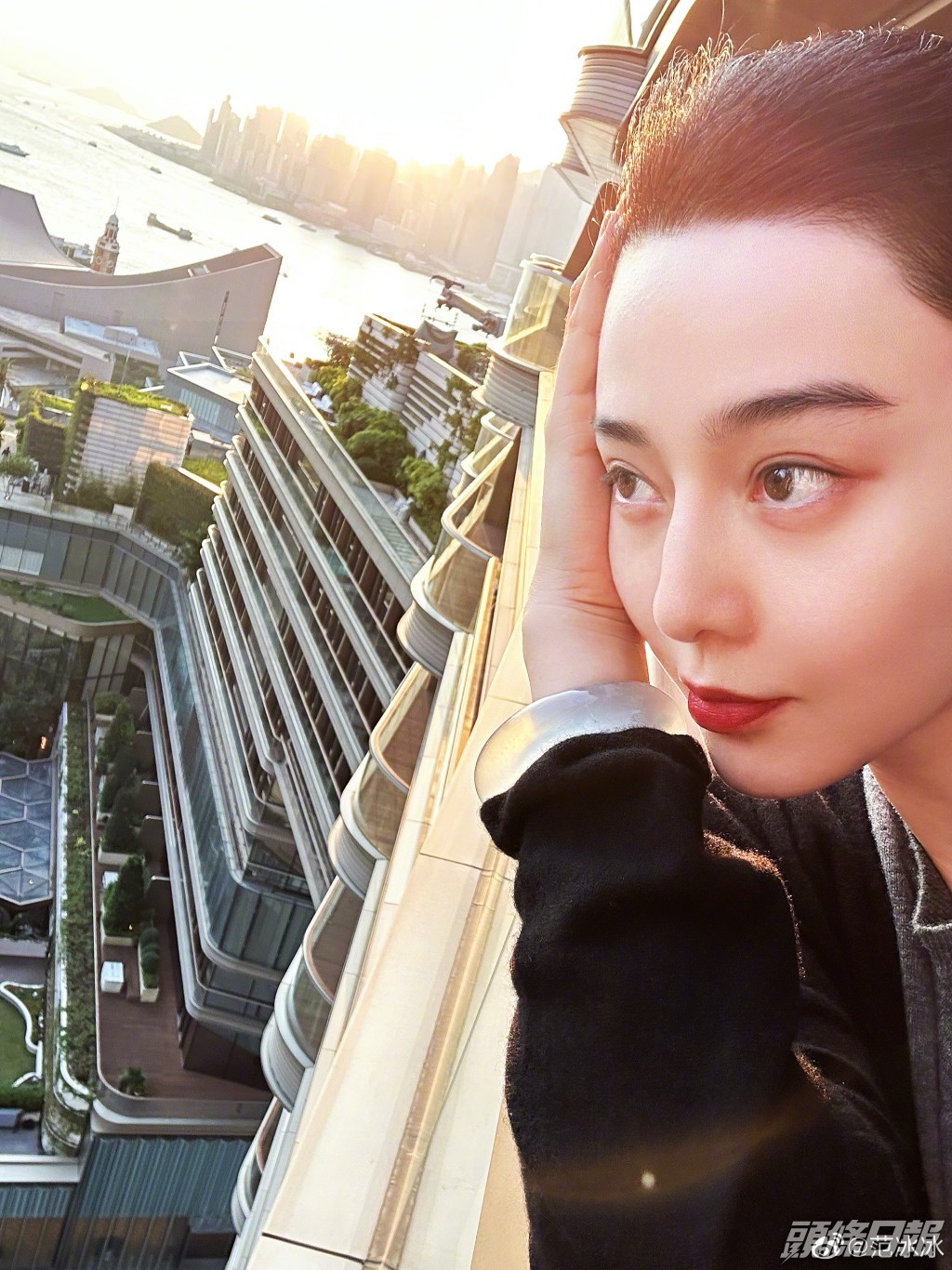 范冰冰昨日在微博貼出身處香港的照片，據知今次來港行程與工作有關！